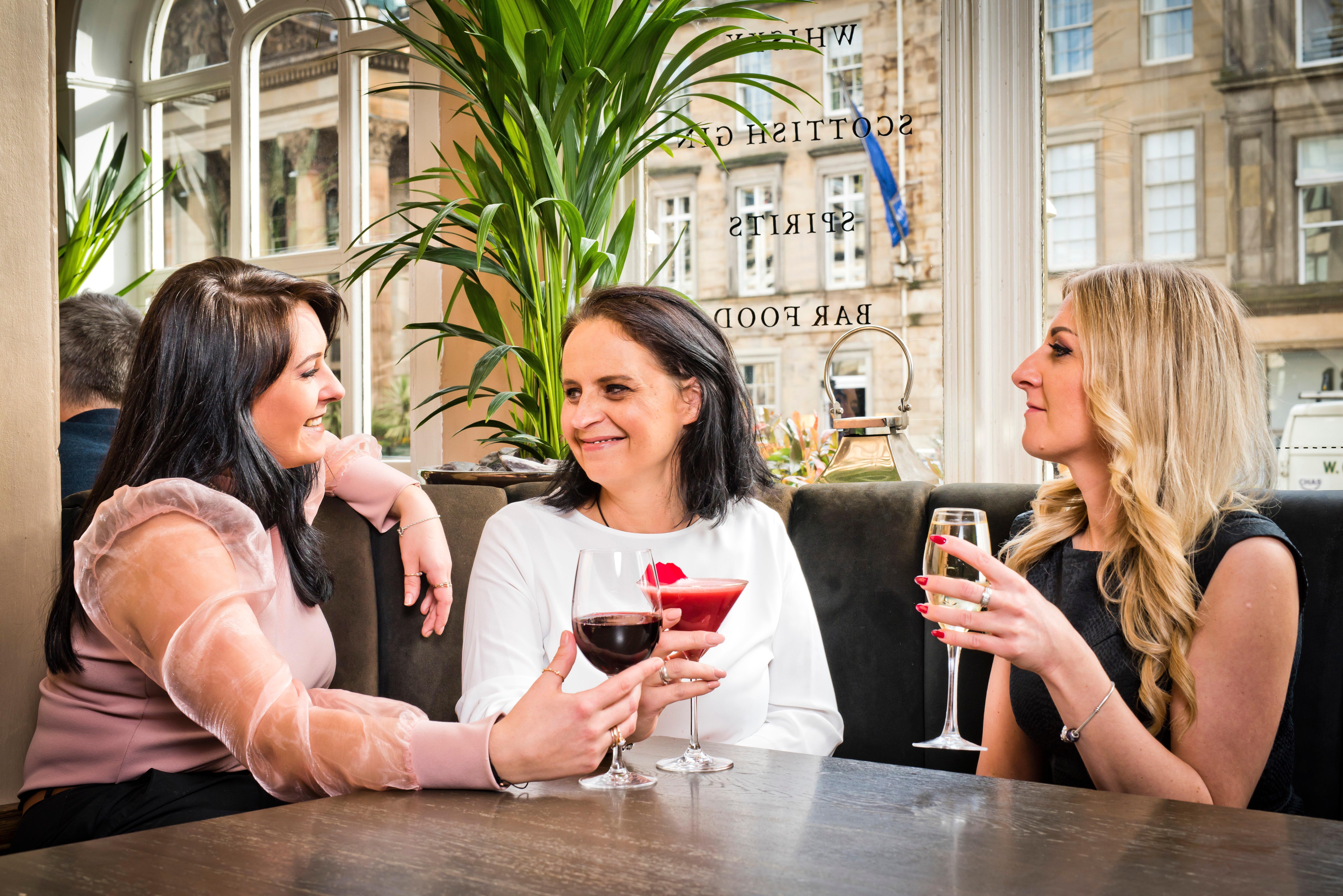 Intercontinental Edinburgh The George By Ihg Hotel Kültér fotó The 2019 hosts: (left to right) Victoria Swarovski, Mareile Höppner and Mareile Höppner