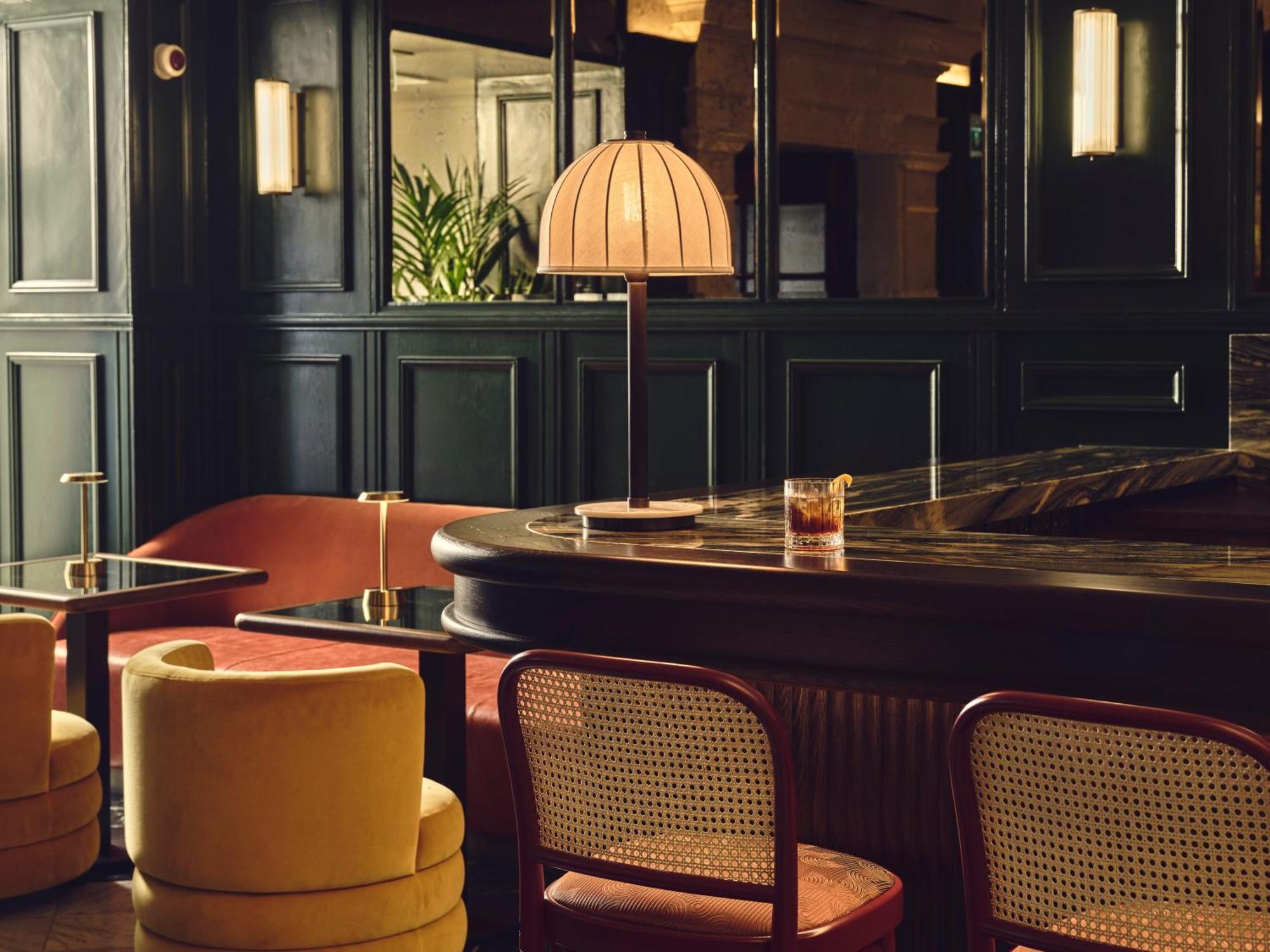 Intercontinental Edinburgh The George By Ihg Hotel Kültér fotó The bar at the restaurant