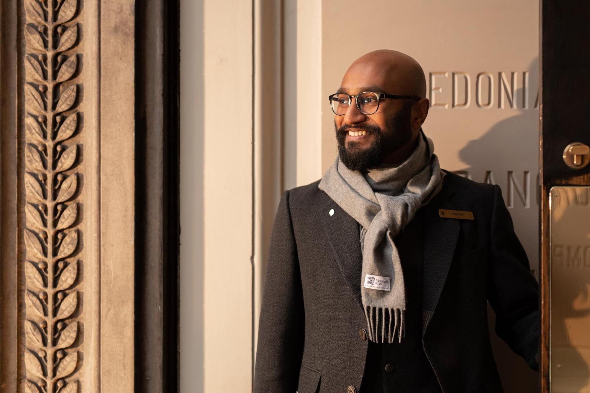 Intercontinental Edinburgh The George By Ihg Hotel Kültér fotó A doorman at the London InterContinental Hotel