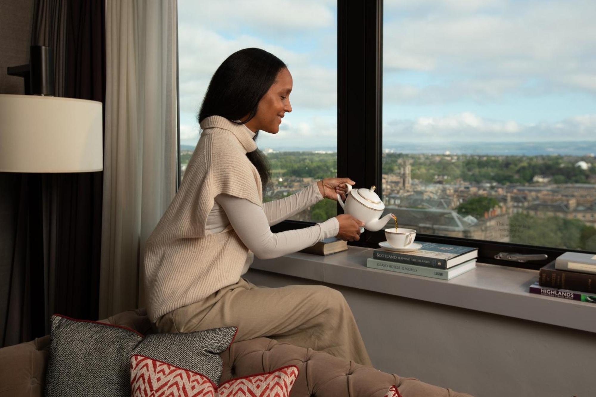 Intercontinental Edinburgh The George By Ihg Hotel Kültér fotó A woman enjoying a cup of tea