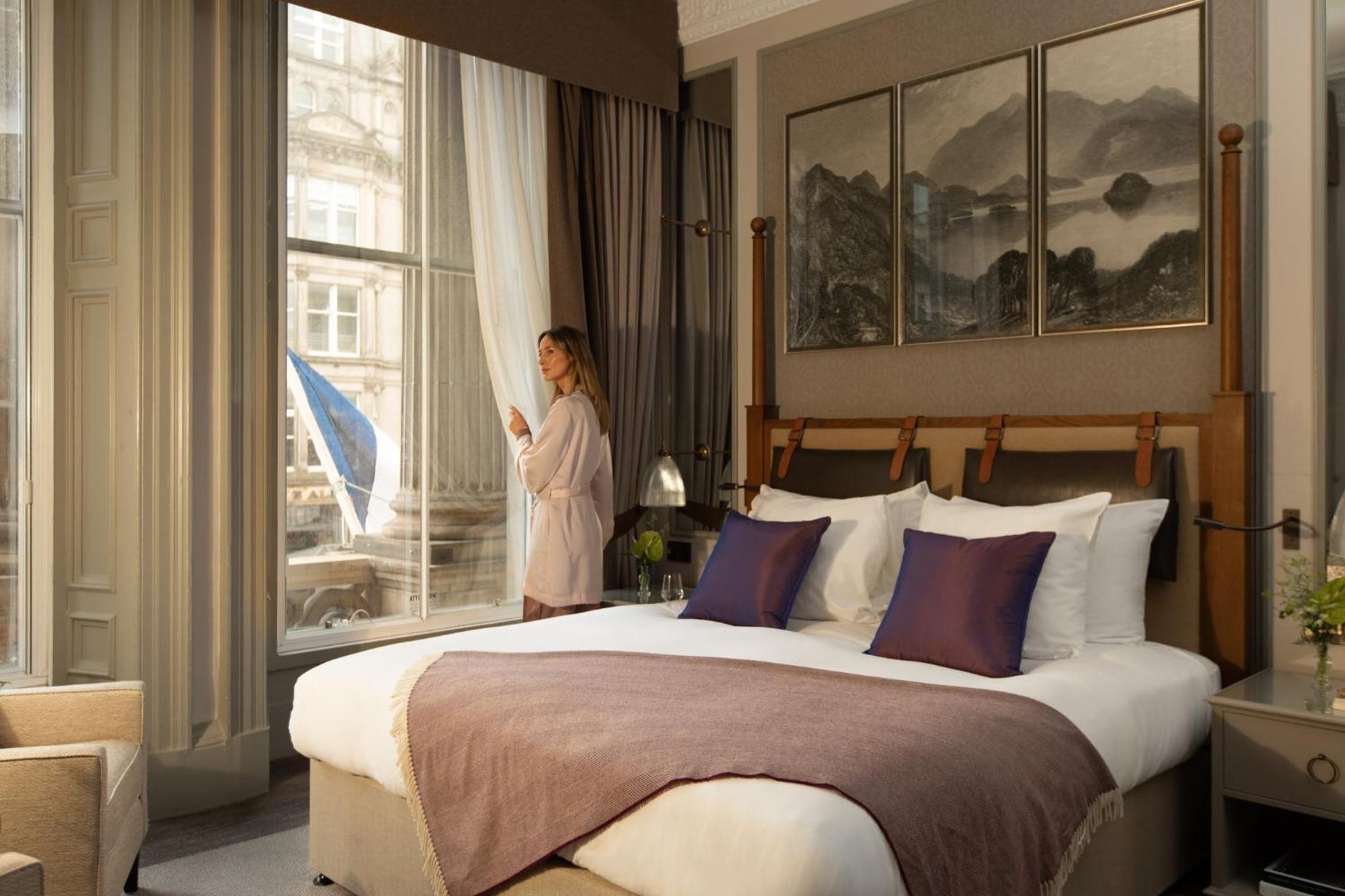 Intercontinental Edinburgh The George By Ihg Hotel Kültér fotó A bedroom at the hotel